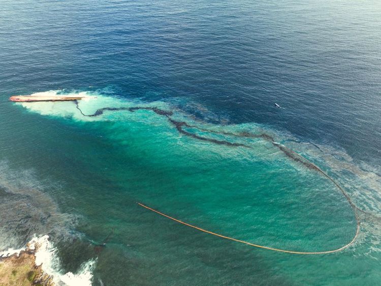 Kapal di Trinidad dan Tobago Karam, Cemari Pantai dengan Tumpahan Minyak