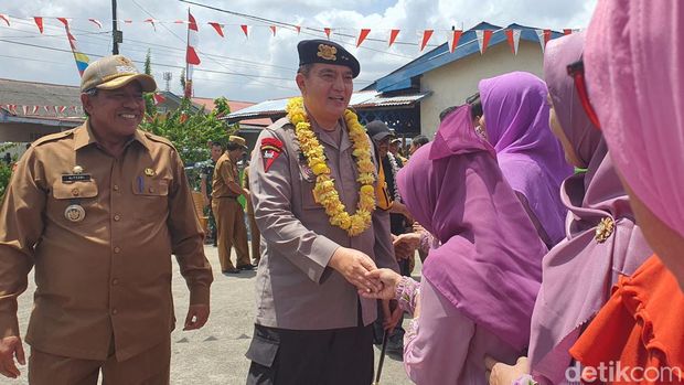 Kapolda Riau Irjen Mohammad Iqbal dan rombongan meninjau PAM TPS Pemilu di Siak (Raja Adil Siregar/detikSumut)