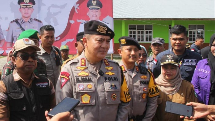 Kapolda usai meninjau TPS bersama Forkopimda (Dok Polres Bengkalis)