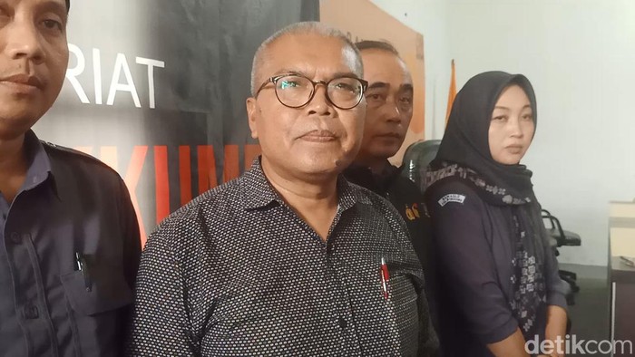 Ketua Bawaslu Wonosobo Sarwanto Priadhi saat menyampaikan keterangan kepada media, Selasa (13/2/2024).
