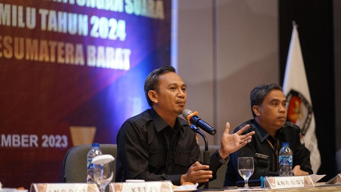 Ketua Divisi Perencanaan, Data dan Informasi KPU Sumbar Medo Patria (Dok KPU Sumbar)