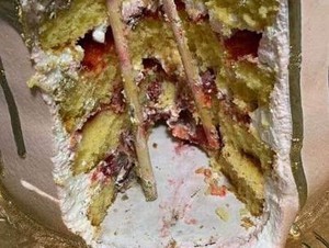 Petaka di Balik Prank Benamkan Wajah ke Kue
