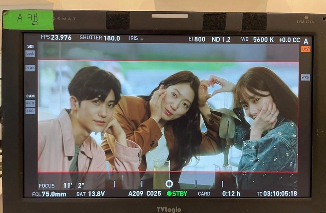 Lee Sung Kyung dan Park Hyung Sik juga pernah bekerjasama menjadi pengisi suara film Trolls versi Korea pada 2017. Mereka berduet menyanyikan soundtrack-nya, True Colors. Sejak itu, penggemar berharap keduanya membintangi drama bersama. Foto: Instagram