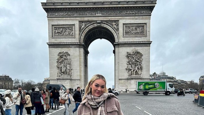 Liburan Taila Maddison