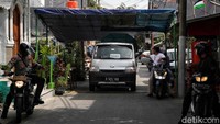 Pendistribusian logistik pemilu ini dilakukan serentak se Jakarta Raya.  
