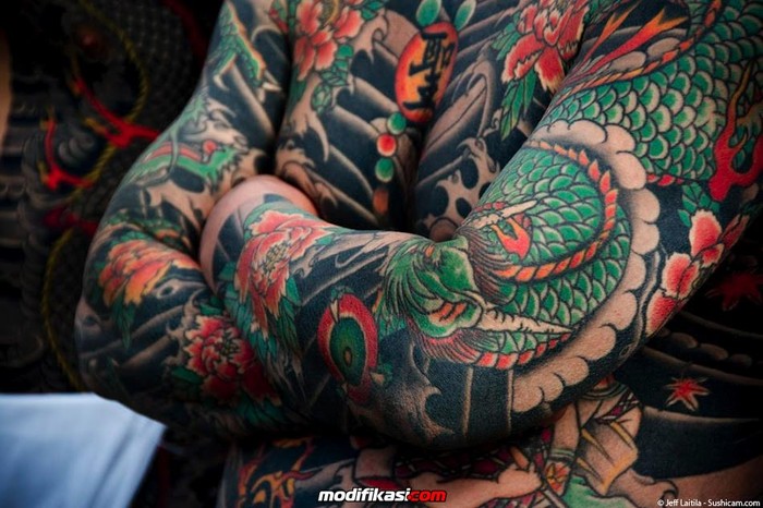 Mafia Yakuza Ini Jualan Minuman di Pinggir Jalan, Raup Rp 94 Juta Sebulan!