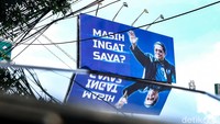 Tidak ada embel-embel tambahan lagi di baliho ini, termasuk dari Partai Demokrat.  