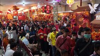 Acara dimulai dengan Puja Bakti Pendarasan Sutra dan Sangkung (Persembahan untuk Triratna), di akhir ritual, seluruh Anggota Sangha dan umat yang hadir bernamaskara dan mengucapkan Selamat Tahun Baru Imlek kepada Yang Arya Bhiksu Aryamaitri Mahasthawira (Kepala Wihara Ekayana Arama) dan Yang Arya Bhiksu Dharmavimala Mahathera (Wakil Kepala Wihara Ekayana Arama), serta mendoakan semoga selalu sehat dan segala urusan berjalan lancar.  