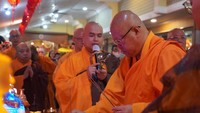 Acara dilanjutkan dengan wejangan dari Yang Arya Bhiksu Aryamaitri Mahasthawira. Beliau menyampaikan kegembiraannya melihat begitu banyaknya umat yang hadir pada hari pertama Tahun Baru Imlek tahun ini.  