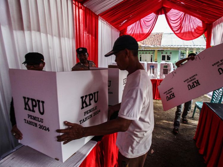 Melihat Persiapan TPS Pemilu di Bogor