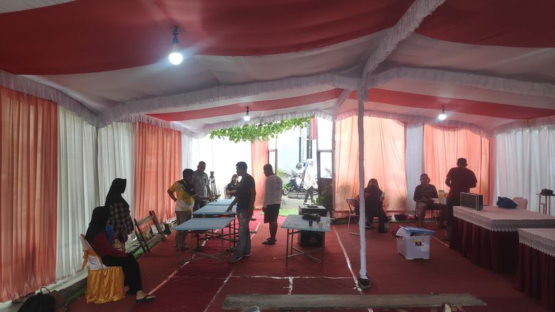 Capres nomor urut 3, Ganjar Pranowo, akan mencoblos surat suara Pemilu 2024 di Semarang, Jawa Tengah. Ganjar rencananya akan mencoblos di TPS 11, Lempongsari, Gajahmungkur, Semarang.