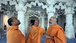 Mengunjungi Kuil Hindu Pertama di Timur Tengah