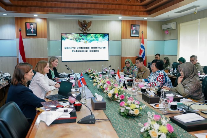 Menteri Lingkungan Hidup dan Kehutanan RI(LHK) Siti Nurbaya melakukan pertemuan dengan Duta Besar Norwegia untuk Indonesia, Rut Kruger Giverin.