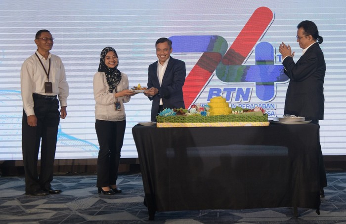 Momen Syukuran HUT BTN ke-74 BTN memasuki usianya yang ke-74 tahun. Kiprahnya hingga kini telah berhasil menjalani amanah pembiayaan kredit perumahan khususnya bagi masyarakat berpenghasilan rendah (MBR).