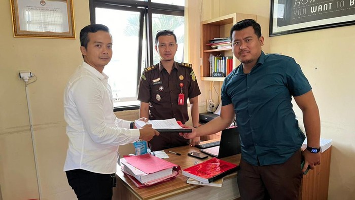 Pelimpahan berkas perkara pembakaran bendera PDIP di Malang