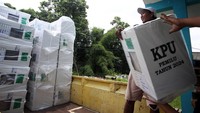Logistik pemilu itu kemudian akan disebar ke 3.824 tempat pemungutan suara (TPS) se-Kota Tangerang Selatan.