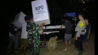 Proses distribusi logistik pemilu di daerah terpencil Kabupaten Rokan Hulu, Riau, kembali menemui tantangan serius. Kerusakan akses jalan yang parah di Kecamatan Rokan IV Koto mengharuskan petugas pemilu  mengambil langkah ekstra guna memastikan logistik pemilu sampai ke tujuan.