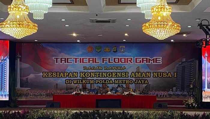 Polda Metro menggelar tactical floor game pengamanan TPS pemilu.
