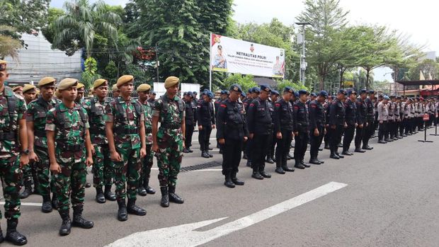 Polres Metro Jakarta Selatan mulai menggeser pasukan ke TPS Pemilu