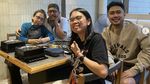 Potret Hangat Angger Dimas Saat Makan Bareng Keluarga dan Sahabat