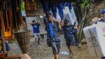 Potret Pengiriman Logistik Pemilu 2024 di Pedalaman Badui
