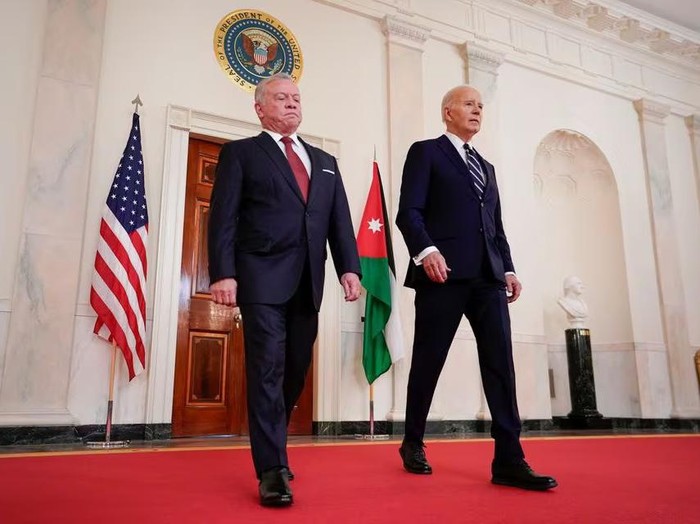 U.S. President Joe Biden walks with Jordans King Abdullah, as they attend a press conference, following their meeting, at the White House in Washington, U.S., February 12, 2024. REUTERS/Kevin Lamarque Purchase Licensing Rights
