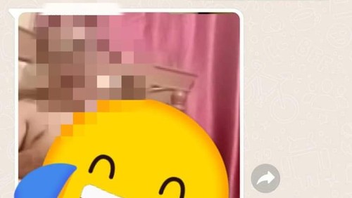 Pria diduga Wakil Ketua DPRD Lembata, NTT, berpose telanjang viral di Facebook.