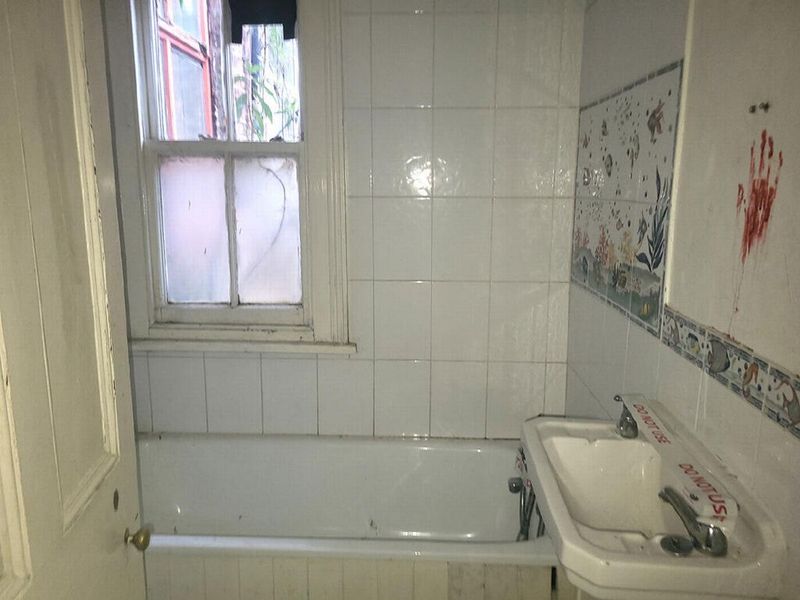 Rumah dijual tapi menyeramkan/Jam Press/McHugh & Co. via Mirror