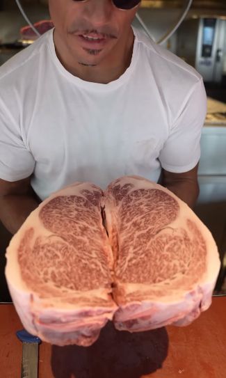 Pamer daging impor dari Jepang, Salt Bae 'digosok' netizen