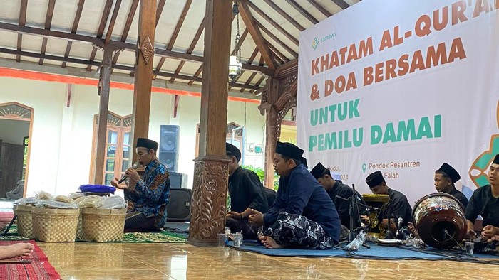 Samawi Gelar Doa Bersama untuk Pemilu Damai Solidaritas Ulama Muda Jokowi (Samawi) mengadakan khataman Al Quran di Pondok Pesantren Nurul Falah, Gunungkidul, Yogyakarta (13/2/24).