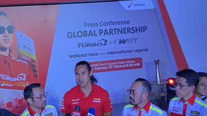 Sean Gelael bersemangat bisa setim dengan Valentino Rossi di FIA World Endurance Championship 2024. Dia berharap bisa jadi juara musim ini dengan dukungan Pertamax Turbo sebagai sponsor utama.