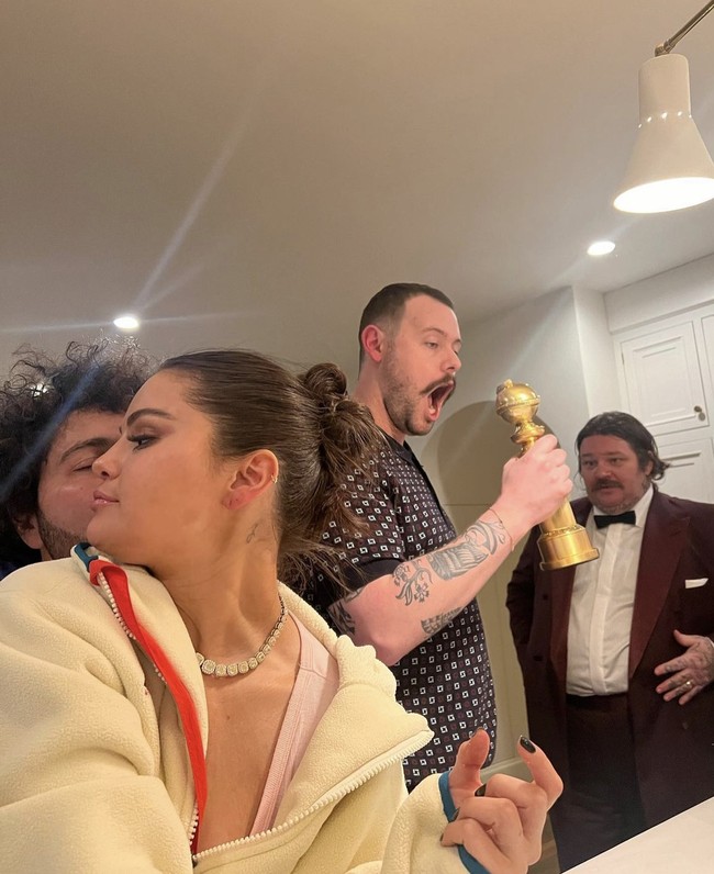 “My best fwend,” begitu keterangan fotonya yang diunggah Selena di Instagramnya, Senin (12/2/2024). Sayangnya kolom komentarnya sengaja ditutup olehnya. Foto: Dok. Instagram