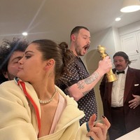 “My best fwend,” begitu keterangan fotonya yang diunggah Selena di Instagramnya, Senin (12/2/2024). Sayangnya kolom komentarnya sengaja ditutup olehnya. Foto: Dok. Instagram