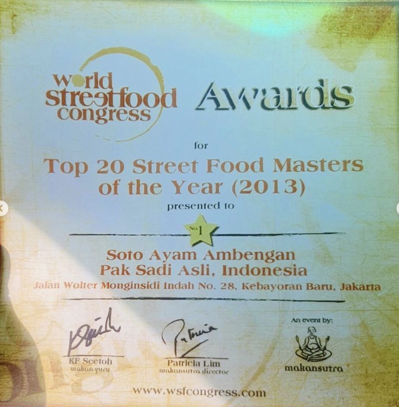 Soto Ayam Ambengan Pak Sadi Asli pernah dinobatkan sebagai street food terbaik dunia pada 2013.
