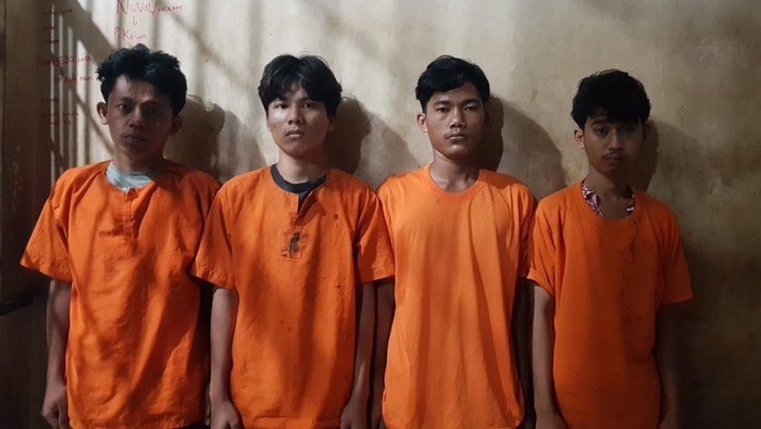 Tampang 4 pelaku pemerkosaan seorang mahasiswi di Patumbak yang ditangkap polisi. (Dok Polsek Patumbak)
