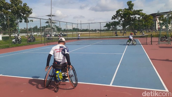 Latihan tim tenis kursi roda DIY jelang Papernas 2024, Selasa (13/2/2024).
