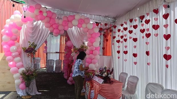 TPS 26, salah satu TPS unik yang mengusung konsep Valentine di Denpasar, Bali.