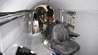 Sementara itu, Tentara dan badan keamanan Shin Bet mengatakan operasi di Kota Gaza dalam beberapa pekan terakhir telah mengarah pada penemuan lubang terowongan di dekat sebuah sekolah yang dioperasikan oleh UNRWA.