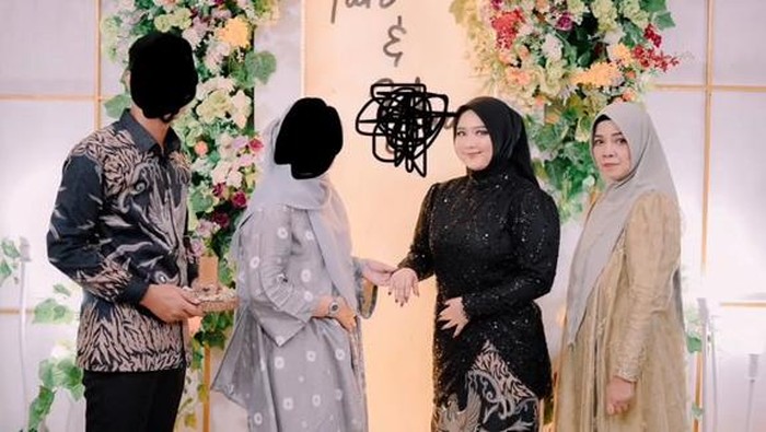 Acara lamaran Tari dan calon pengantin pria yang kabur di Palembang.