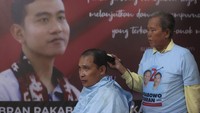 Sementara itu, paslon lainnya yakni paslon 01 berada di kisaran 24-25 persen dan paslon 03 berada di kisaran 16-18 persen.