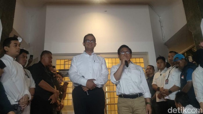 Anies Baswedan dan Muhaimin Iskandar (Cak Imin) menyampaikan keterangan pers terkait hasil sementara Pilpres 2024 (Dwi Rahmawati/detikcom)