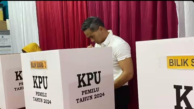 Anindya Bakrie usai menggunakan hak pilihnya. (Instagram @anindyabakrie)