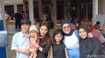 Pose 5 Jari dari Ayu Ting Ting Usai Nyoblos