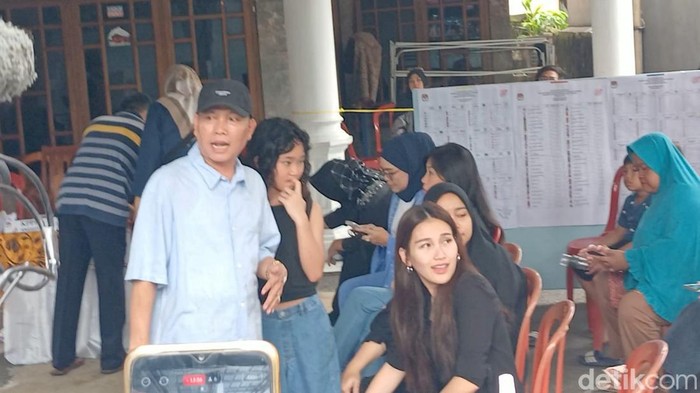 keluarga ayu ting ting