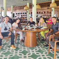 Setelah diam-diam melangsungkan pertunangan kini Ayu dan Fardhana sudah go publik. Melalui akun Instagram masing-masing keduanya pun sudah membagikan foto-foto mesra kebersamaan mereka. Foto: Instagram