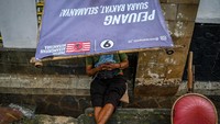 Maka, hendaknya kontestan pemilu yang menyematkan gagasan besarnya untuk membangun negara tidak sembarangan memasang APK yang menampilkan wajah mereka.
