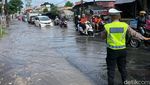Jalan KH Hasyim Ashari Ciledug Banjir, Macet Panjang Tak Terhindarkan
