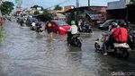 Jalan KH Hasyim Ashari Ciledug Banjir, Macet Panjang Tak Terhindarkan