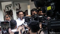 Anies dan timnya tetap menunggu hasil perhitungan dari KPU.