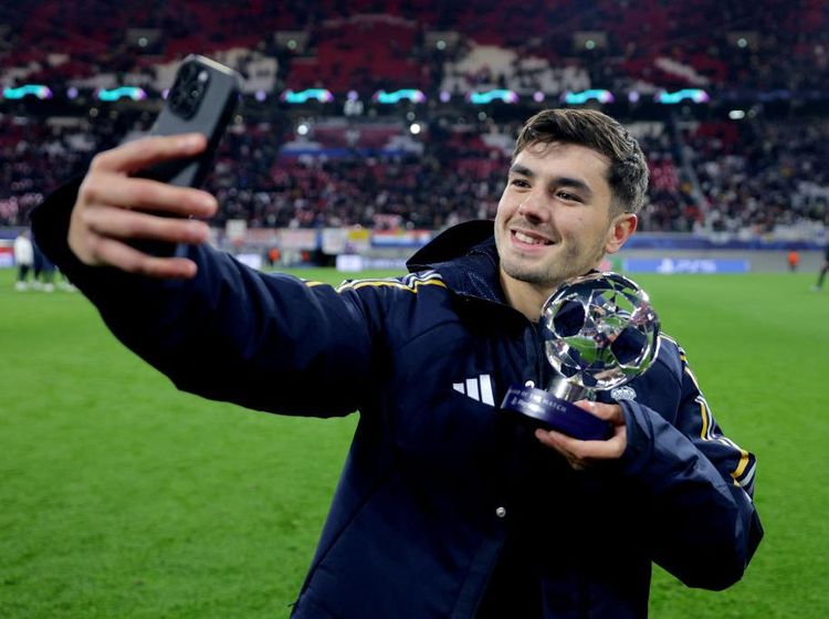 Potret Diaz Bergaya Bellingham hingga Selfie sebagai Pemain Terbaik